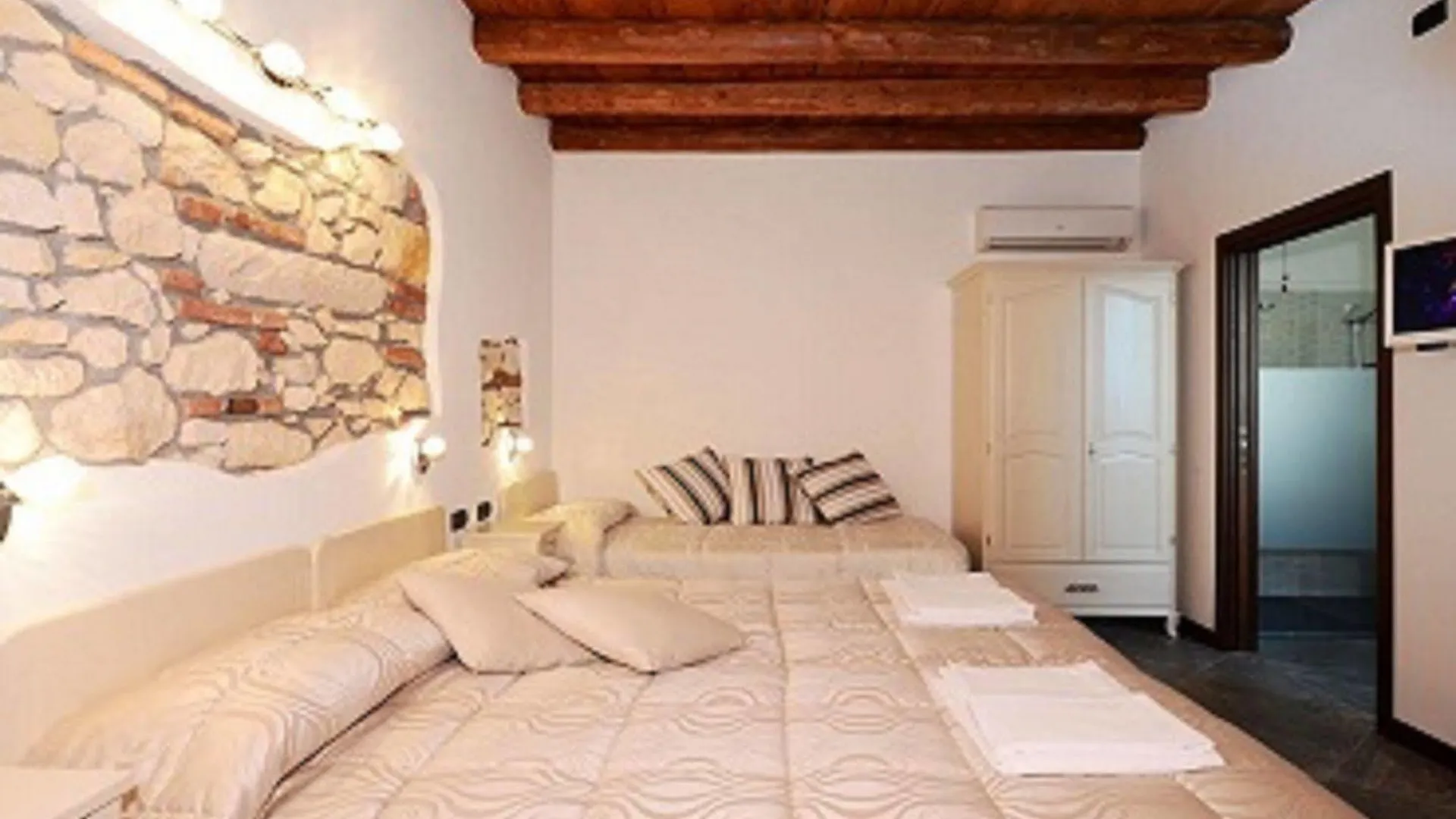 CQ Rooms Verona 2*,